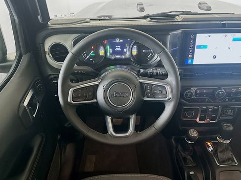 Used 2025 Jeep Wrangler Sahara w/ Safety Group image 18