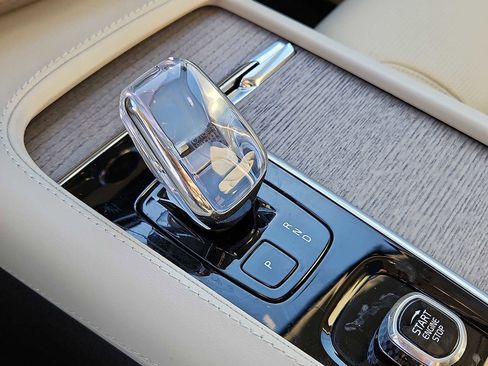 Certified 2024 Volvo XC90 B6 Ultimate image 14