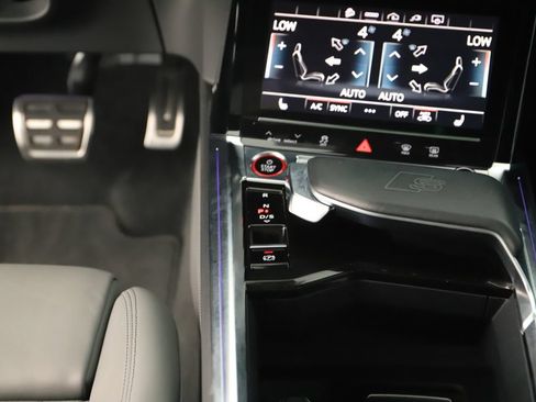 Certified 2024 Audi SQ8 e-tron Premium Plus w/ Black Optic Package AWD/4WD image 21