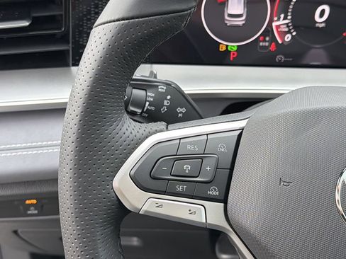 New 2026 Volkswagen Tiguan SE R-Line FWD image 27