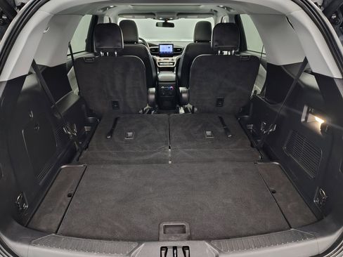 Used 2022 Ford Explorer XLT w/ Equipment Group 202A image 18