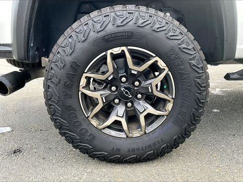 Used 2024 Chevrolet Colorado ZR2 AWD/4WD image 9