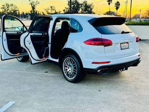 Used 2015 Porsche Cayenne Turbo image 48