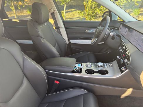 Used 2026 Genesis GV70 2.5T Advanced image 19