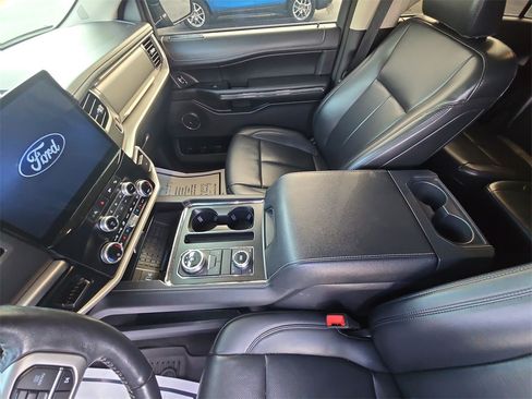 Used 2024 Ford Expedition XLT image 12