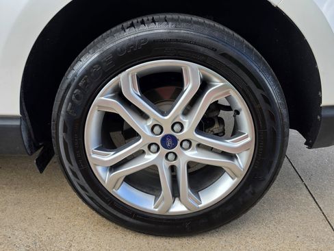 Used 2016 Ford Edge Titanium w/ Technology Package image 14