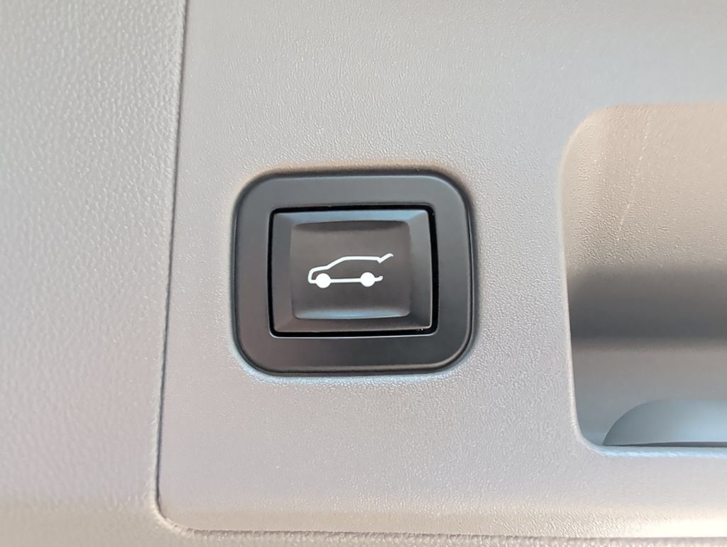 Used 2018 Cadillac XT5 Luxury w/ Driver Awareness Package FWD image 22