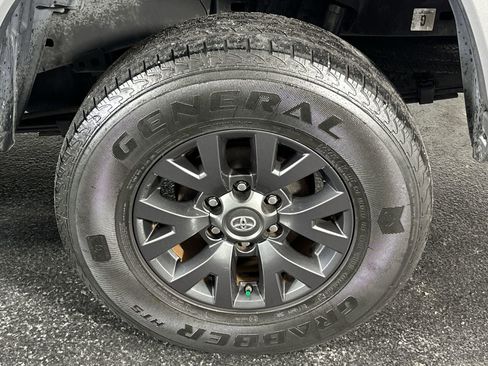 Used 2020 Toyota Tacoma SR5 image 14