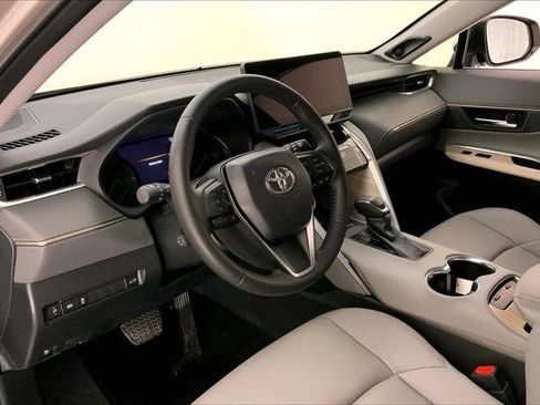 Used 2024 Toyota Venza XLE image 21