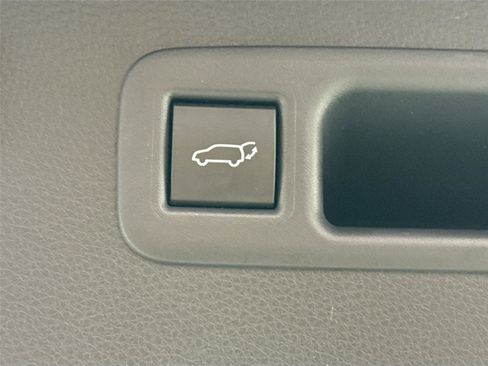 Certified 2025 Toyota Highlander XLE image 39