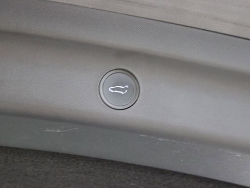 Used 2025 Tesla Model Y Long Range image 23