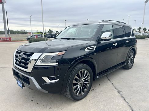 Used 2022 Nissan Armada Platinum image 3