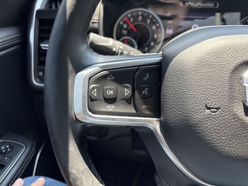 Used 2019 RAM 1500 Laramie AWD/4WD image 18