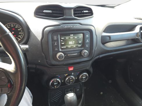 Used 2017 Jeep Renegade Altitude FWD image 6