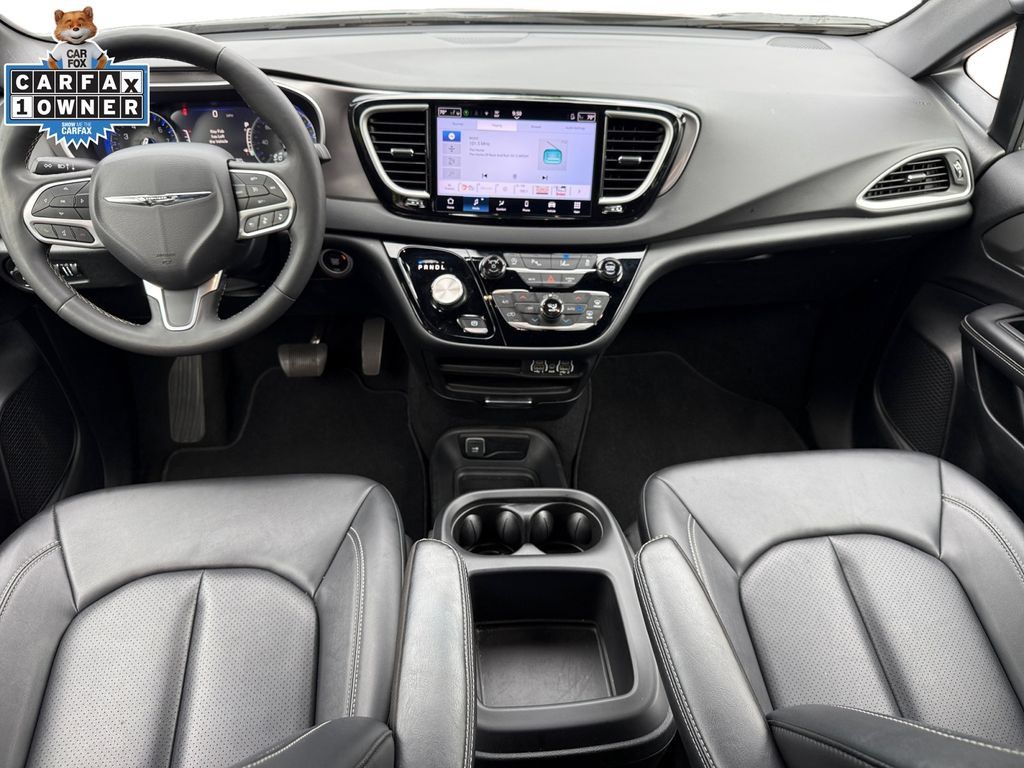 Used 2025 Chrysler Pacifica Select FWD image 10