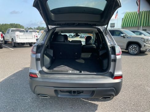 Used 2019 Jeep Cherokee Latitude Plus w/ Comfort/Convenience Group FWD image 25
