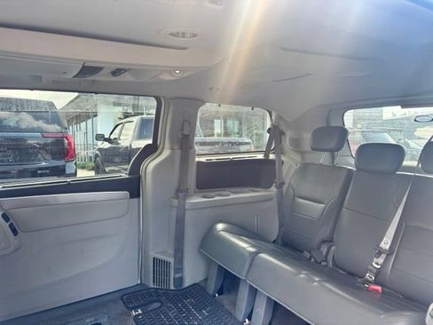 Used 2009 Volkswagen Routan SEL FWD image 8