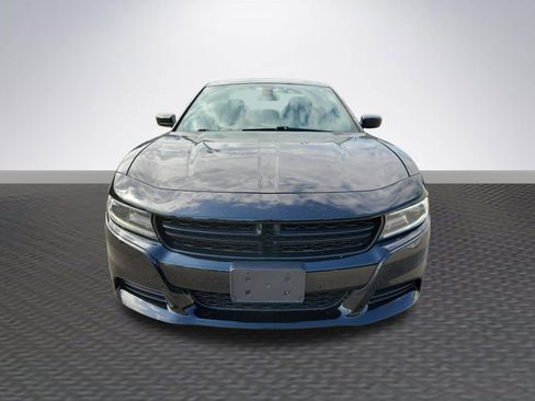 Used 2019 Dodge Charger SXT RWD image 2
