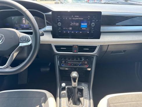 Used 2025 Volkswagen Taos SE FWD image 19