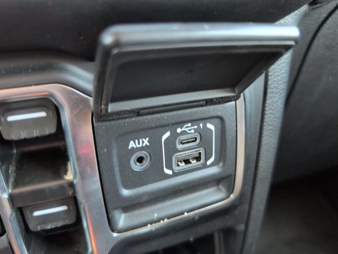 Used 2023 Jeep Wrangler Unlimited Sahara w/ Cold Weather Group AWD/4WD image 29