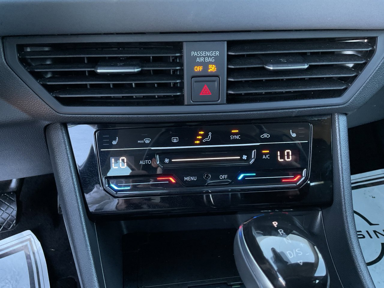 Used 2025 Volkswagen Jetta SE FWD image 30
