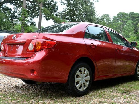 Used 2010 Toyota Corolla LE FWD image 5