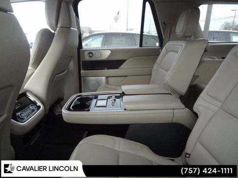 Used 2021 Lincoln Navigator L Reserve w/ Luxury Package image 6