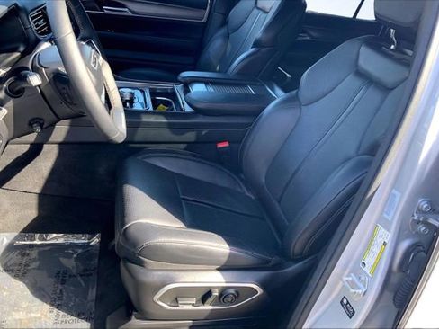 Used 2025 Jeep Wagoneer L Series II image 29