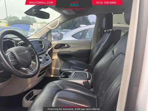 Used 2017 Chrysler Pacifica Touring-L Plus FWD image 9