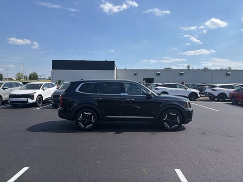 Certified 2023 Kia Telluride S w/ S Sunroof Package AWD/4WD image 4