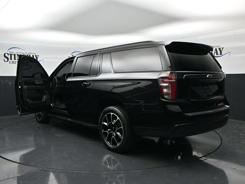 Used 2024 Chevrolet Suburban RST w/ Luxury Package RWD image 5