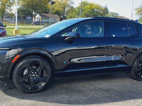 Certified 2024 Chevrolet Equinox EV RS image 6