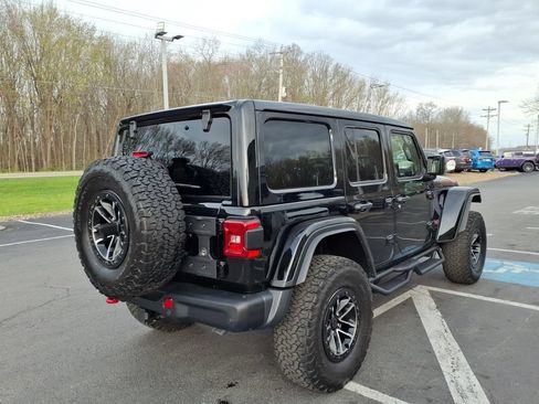 Used 2025 Jeep Wrangler Unlimited Rubicon AWD/4WD image 4