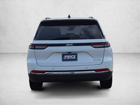 Used 2023 Jeep Grand Cherokee Laredo RWD image 6