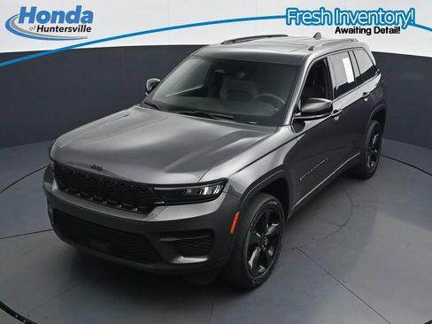 Used 2023 Jeep Grand Cherokee Altitude AWD/4WD image 21