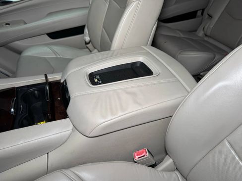 Used 2015 Cadillac Escalade ESV Premium image 41