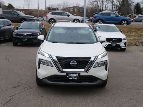 Used 2023 Nissan Rogue SV image 2