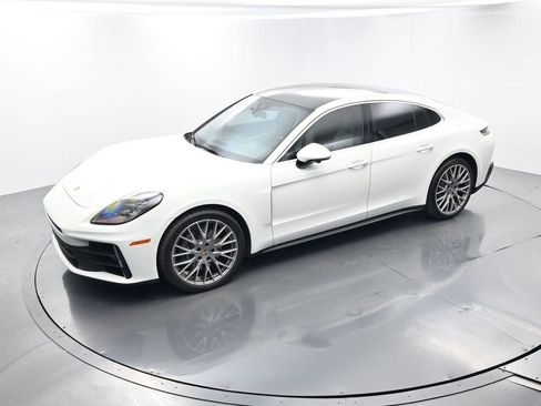 Certified 2025 Porsche Panamera image 32