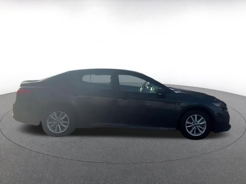 Used 2025 Toyota Camry LE image 2