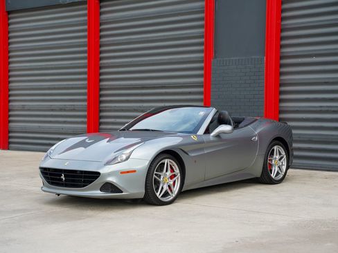 Used 2016 Ferrari California T RWD image 1