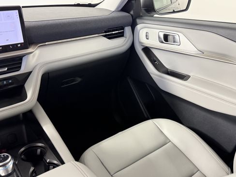 New 2026 Ford Explorer Active w/ Active Comfort Package RWD image 13