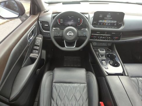 Used 2022 Nissan Rogue Platinum w/ Head-Up Display Package image 14