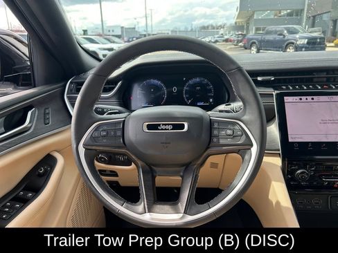 Used 2023 Jeep Grand Cherokee Limited w/ Trailer Tow Prep Group (B) AWD/4WD image 11