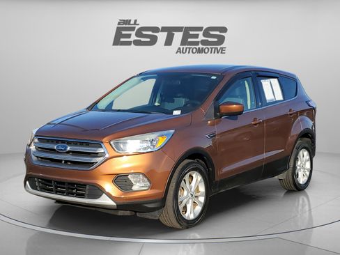 Used 2017 Ford Escape SE w/ SE Cold Weather Package image 1