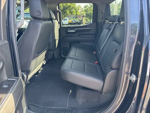 Used 2025 GMC Sierra 1500 SLT AWD/4WD image 8