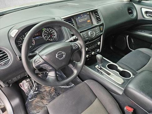 Used 2019 Nissan Pathfinder S FWD image 12