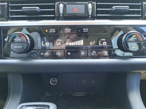 Used 2024 Nissan Pathfinder SV w/ Lighting Package (N92) FWD image 23