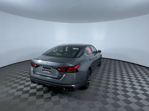 Used 2025 Nissan Altima 2.5 SR AWD/4WD image 8
