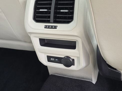 Used 2022 Volkswagen Tiguan SE w/ Panoramic Sunroof Package image 29