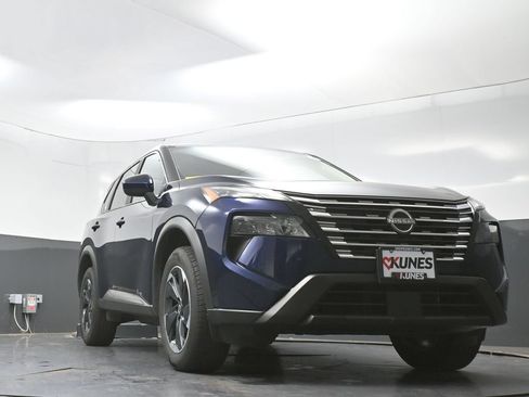 Used 2024 Nissan Rogue SV AWD/4WD image 56